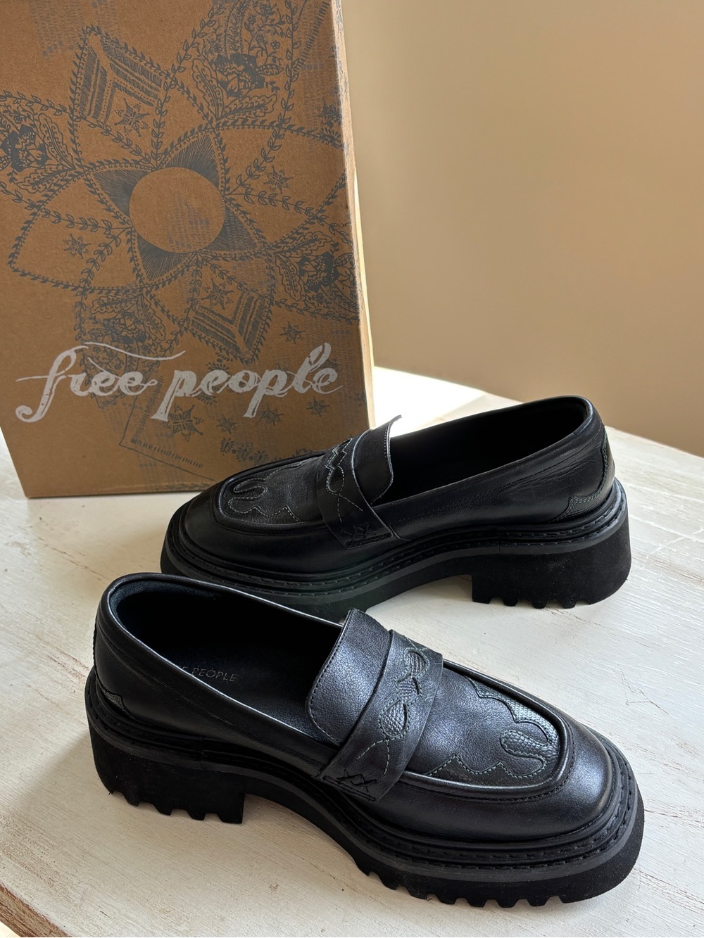FREE PEOPLE- DARCI PLATFORM LOAFER BLACK LEATHER